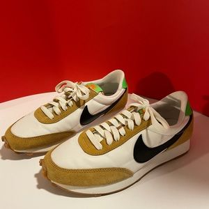 Nike Women’s Daybreak “Wheat”